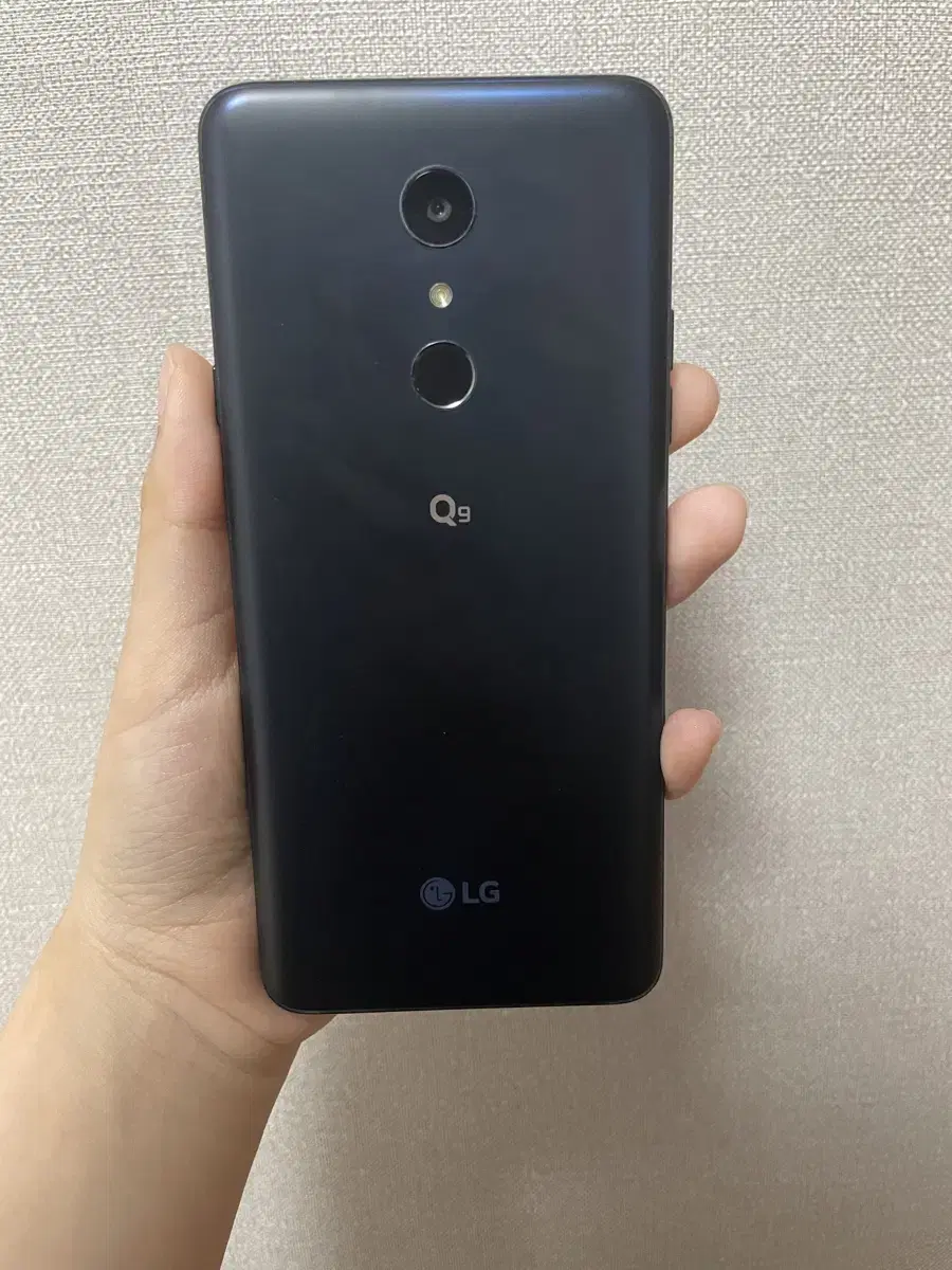 LG Q9핸드폰